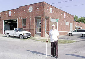 Richard Rohwedder in front of the original bakery on his visit back to Chillicothe 08 20 03